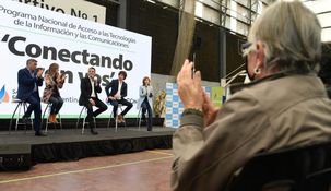 Massa, junto al presidente de Enacom lanzó el programa que busca que barrios populares tengan acceso a banda ancha. Massa, junto al presidente de Enacom lanzó el programa que busca que barrios populares tengan acceso a banda ancha.