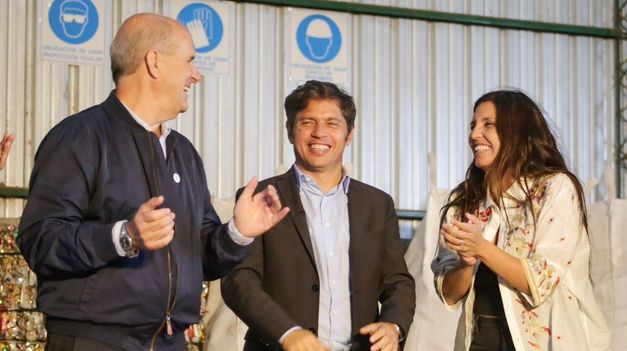 Axel Kicillof, la ministra Daniela Vilar y el intendente Pablo Zurro en Pehuajó.