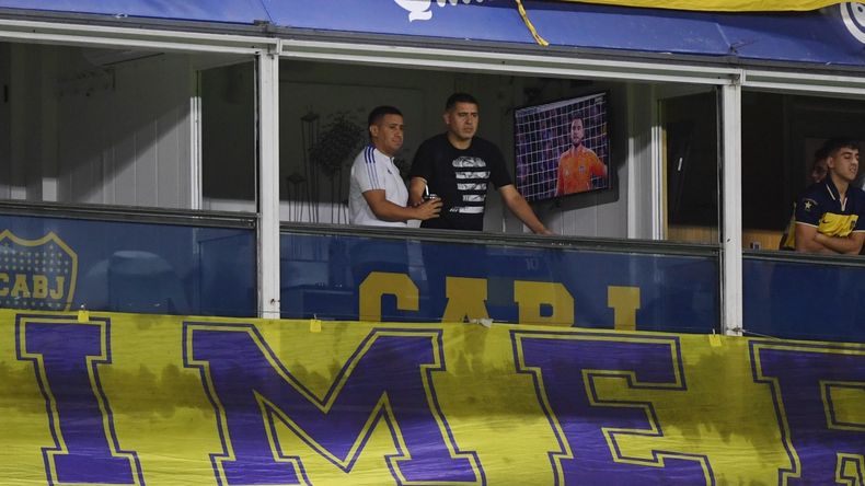 Oscar Romero contó que recibió un llamado de Riquelme antes del partido ante Atlético Tucumán.