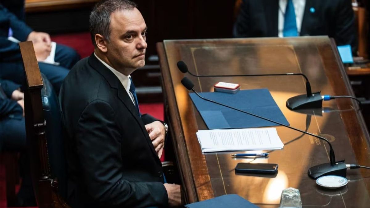 Un informe de Manuel Adorni detectó gastos insólitos con tarjetas corporativas de una firma estatal