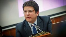 Miguel Uribe fue baleado en la cabeza este sábado en Bogotá durante un evento político.