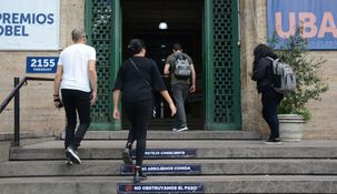 El Gobierno anunció el fin de la gratuidad en salud y educación universitaria para los extranejeros