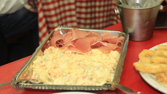 Este bodegón se destaca por platos típicos de la cocina italiana. Este bodegón se destaca por platos típicos de la cocina italiana.