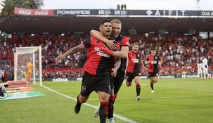 Banega convirtió el primer gol de la Lepra. Banega convirtió el primer gol de la Lepra.