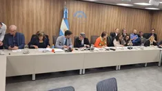 La reunión comenzó a las 12:30 