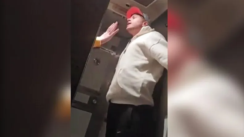 Escándalo en pleno vuelo termina con la detención de un pasajero.&nbsp;