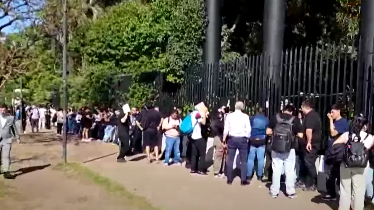 Largas filas en La Rural para la Expo Empleo BA: hay más de 1.800 ofertas de trabajo