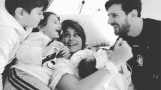 Lionel Messi y Antonela Roccuzzo con sus hijos Lionel Messi y Antonela Roccuzzo con sus hijos