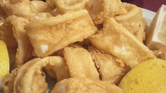 Si decimos rabas, probablemente no pienses en un buen lugar para comerlas en la Ciudad de Buenos Aires. Hoy venimos a romper con ese prejuicio. Si decimos rabas, probablemente no pienses en un buen lugar para comerlas en la Ciudad de Buenos Aires. Hoy venimos a romper con ese prejuicio.