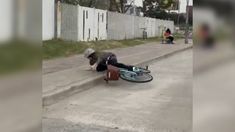 El tremendo porrazo de Dalma Maradona cuando andaba en bicicleta El tremendo porrazo de Dalma Maradona cuando andaba en bicicleta