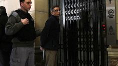 Condenaron a prisión perpetua al podólogo que asesinó a su esposo con suero envenenado. Condenaron a prisión perpetua al podólogo que asesinó a su esposo con suero envenenado.