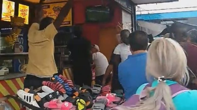 El alegre festejo de los senegaleses en Morón.