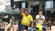 Jair Bolsonaro criticó su inhabilitación para cargos públicos en Brasil. Jair Bolsonaro criticó su inhabilitación para cargos públicos en Brasil.
