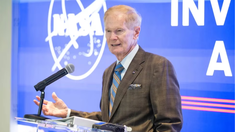 El director de la NASA aseguró que entrenará a un astronauta argentino