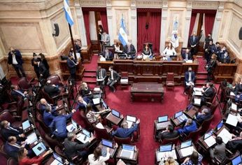 Los que aspiren a obtener la beca deben mantener la regularidad en sus estudios, que no los abandonen y que se comprueben resultados favorables en el proceso de enseñanza.