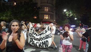 Cacerolazo en el barrio de Palermo.
