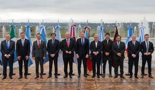 Diego Santilli junto a los 10 gobernadores del Norte Grande.&nbsp;