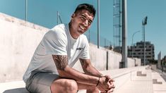 Suárez quedó libre de Atlético de Madrid y tiene el pase en su poder. Suárez quedó libre de Atlético de Madrid y tiene el pase en su poder.