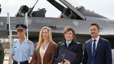 El Presidente junto a Gustavo Valverde, Karina Milei y Luis Petri.