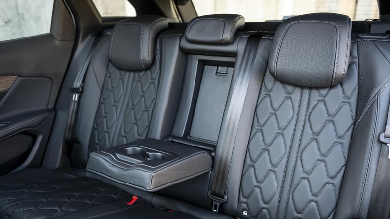 Mismo tapizado interior que el resto de las versiones de Peugeot 3008.