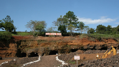 Queda a menos de una hora de Puerto Iguazú y cuenta con opciones de tour con guía y transporte. Queda a menos de una hora de Puerto Iguazú y cuenta con opciones de tour con guía y transporte.