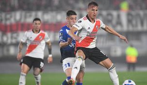 Braian Romero, delantero de River, desperdició una gran chance.