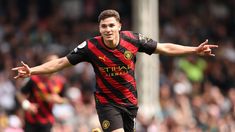 Julián Álvarez metió un golazo para la victoria parcial del Manchester City ante Fulham Julián Álvarez metió un golazo para la victoria parcial del Manchester City ante Fulham