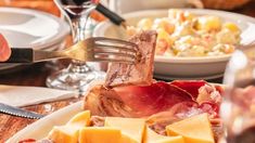 Las tablitas de productos artesanales son la gran atracción gastronómica del lugar.