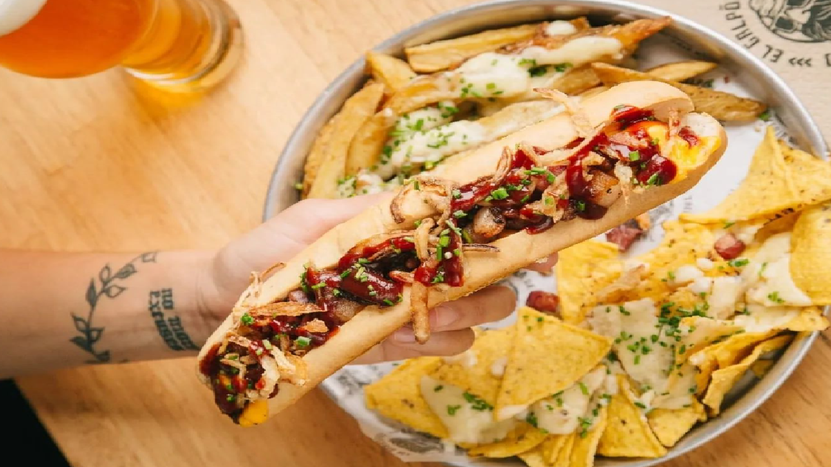 La receta coreana más original para celebrar el Día Mundial del Hot Dog