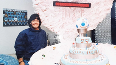 Uno de los tantos cumpleaños en Nápoles, donde era considerado un Dios viviente.