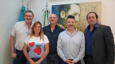 Las autoridades de Merlo, encabezadas por Gustavo y Karina Menéndez.