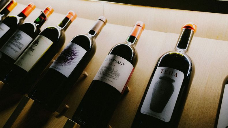 En un contexto donde el consumo responsable y la conciencia ambiental toman protagonismo, los vinos naturales emergen como una alternativa innovadora frente a los modelos tradicionales. 