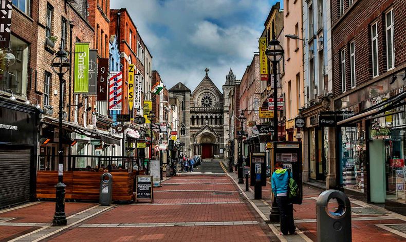 Te contamos cómo podés emigrar a Irlanda con la visa Working Holiday en 2025.