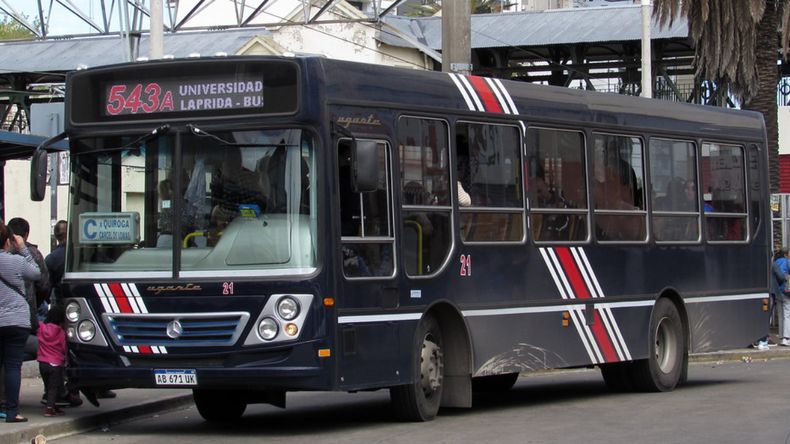 Balearon a un chofer y hay paro de colectivos en el conurbano.