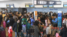 Los usuarios podrán sufrir retrasos en los vuelos. Los usuarios podrán sufrir retrasos en los vuelos.