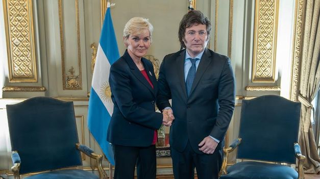 Javier Milei junto a Jennifer Granholm.&nbsp;
