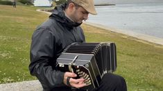 Quién es Alejandro Pereyra, el bandoneonista que conmovió al país al interpretar el Himno en Malvinas Quién es Alejandro Pereyra, el bandoneonista que conmovió al país al interpretar el Himno en Malvinas