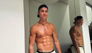 Para alcanzar su físico actual, Cristiano Ronaldo debió cambiar su rutina alimentaria y además sufrió intervenciones quirúrjicas. Para alcanzar su físico actual, Cristiano Ronaldo debió cambiar su rutina alimentaria y además sufrió intervenciones quirúrjicas.