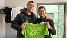 Dibu Martínez y Michael Bublé. Dibu Martínez y Michael Bublé.