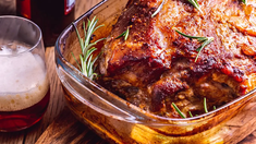 La cerveza acompaña muy bien todo tipo de carnes. La cerveza acompaña muy bien todo tipo de carnes.