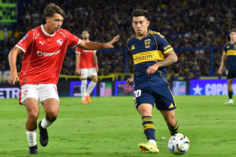 Alan Velasco volvió a la titularidad en Boca y jugó un discreto partido.