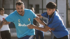 El exfutbolista jugó en el potrero de Diego Maradona con Benjamín Agüero. El exfutbolista jugó en el potrero de Diego Maradona con Benjamín Agüero.