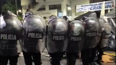 160 efectivos de la Policía de la Ciudad desalojaron a militantes de la esquina de la casa de Cristina Kirchner.
