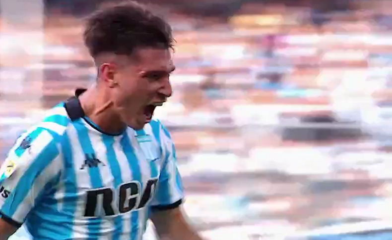 El lateral derecho festeja su golazo.